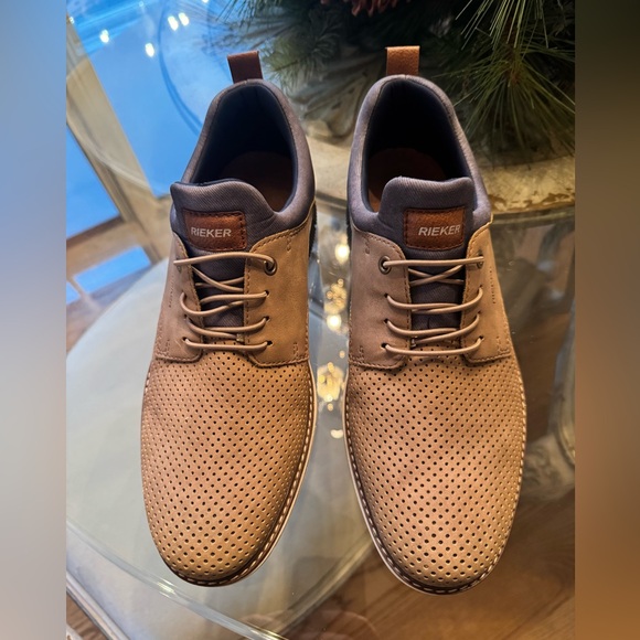 Casual mens shoe, size 10.5 and they have only been worn once & in great shape. - Picture 2 of 5